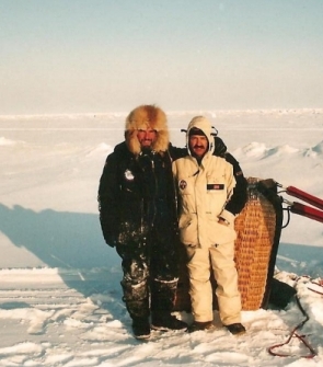 ATTERRAGGIO IN MONGOLIFERA AL POLO NORD! Sulla foto Ivan Trifonov sulla sinistra e Nello Charbonnier a destra.